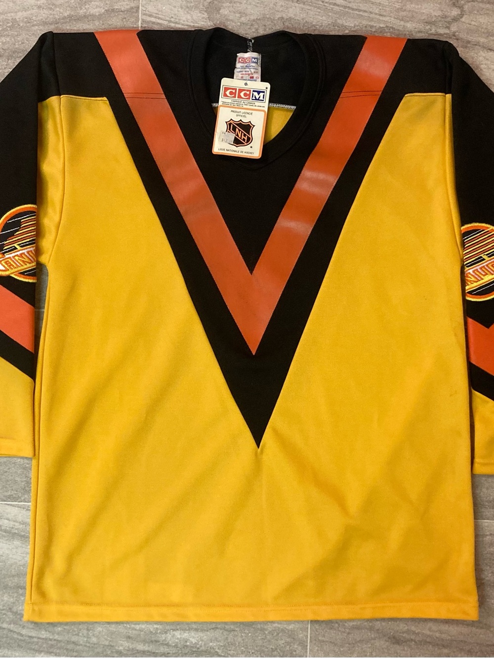 Vintage 1980s Vancouver Canucks V Jersey Yellow CCM NWT NEW Made in Canada - Picture 2 of 9